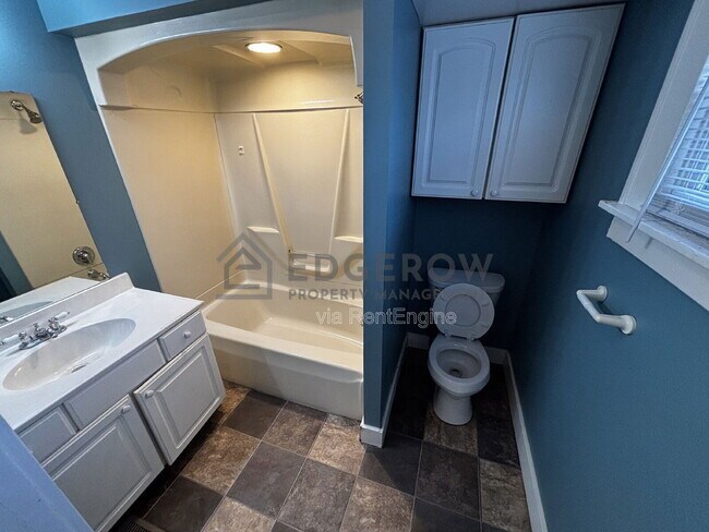 Building Photo - 635 Lafayette Ave NE