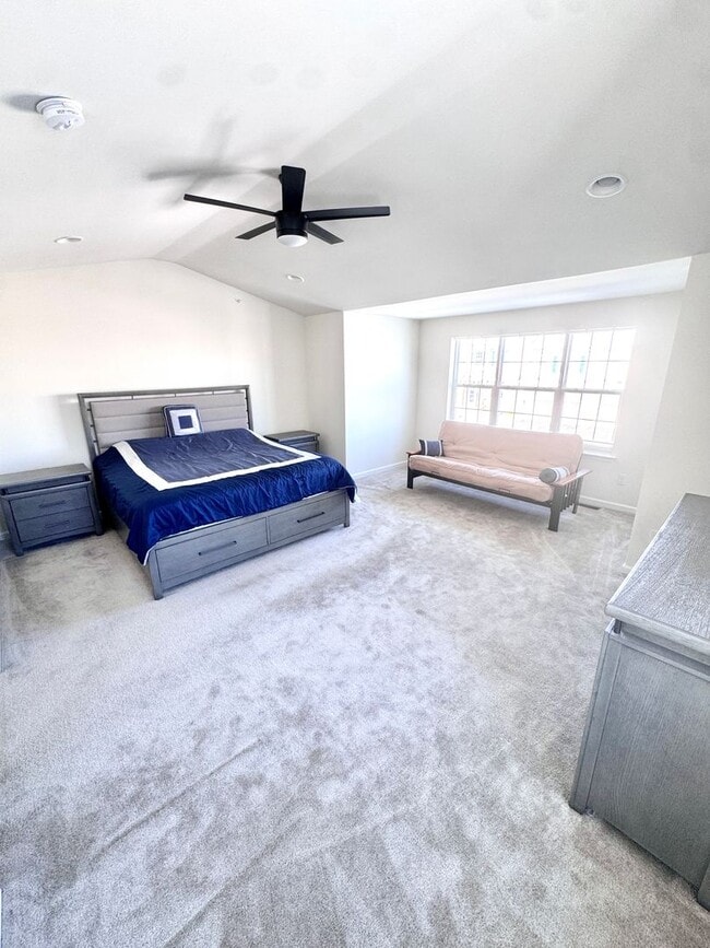 Building Photo - THREE BEDROOM TOWNHOME- PARKLAND SCHOOLS!