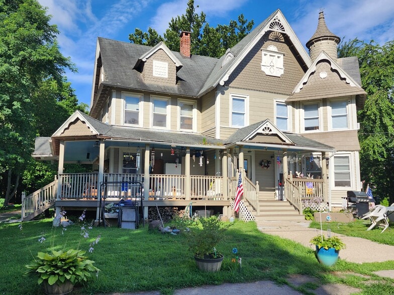 Building Photo - 11 Pearl St