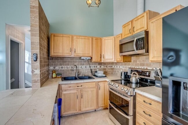 Building Photo - 2137 S Vallejo St