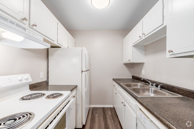 2BR, 1BA - 850SF - Kitchen - Maple Park Apartments