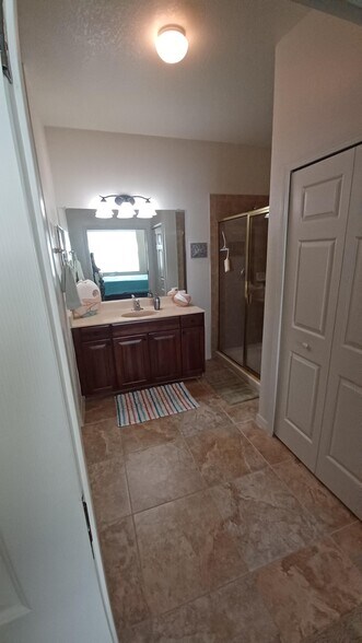 Building Photo - 3657 Parkridge Cir