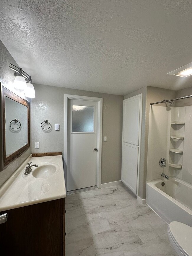 Building Photo - $500 OFF Move in Costs!!