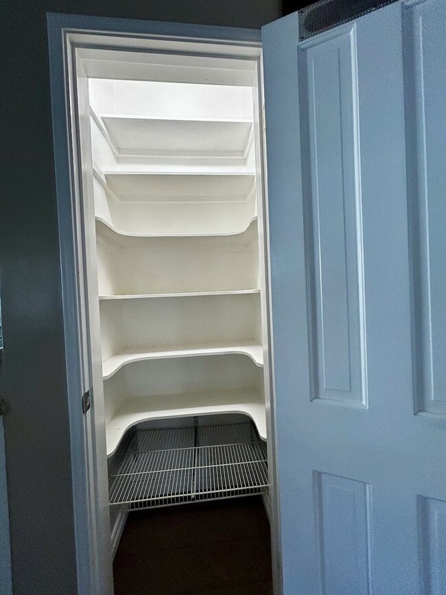 Building Photo - A home that has all the best of California Living!