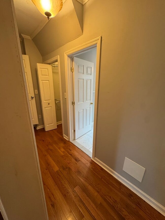 Building Photo - Charming 2 Bedroom 2 Bathroom House in Lawrenceville!