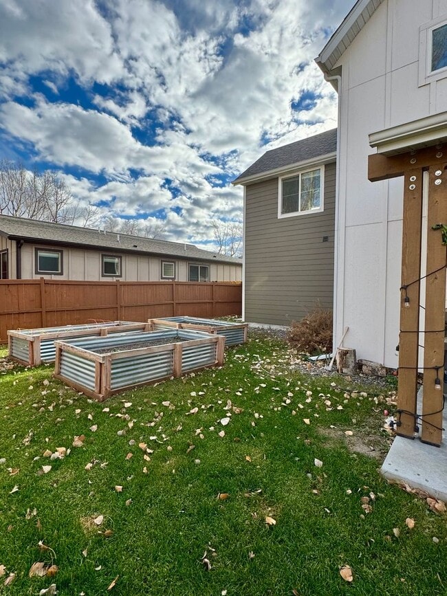 Building Photo - Chic & Comfortable 3-Bed Home in Bozeman’s King Arthur Park