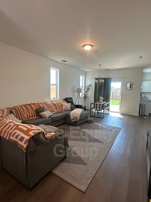 Building Photo - 1087 Buena Vis Ln