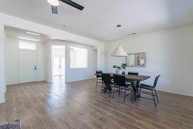 Building Photo - 22408 N Las Vegas Dr