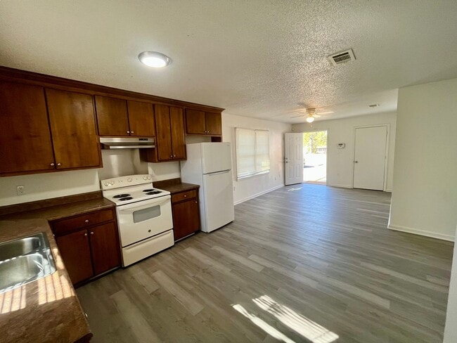 Building Photo - 2409 University Dr