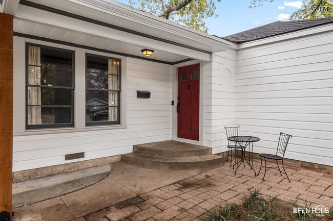 Building Photo - 1644 Ardath Ave