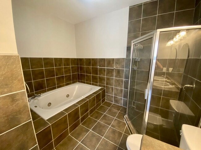 Building Photo - 6 Bed/2.5 Bath Mins. From UC $650/pp ($3,900/mo)!