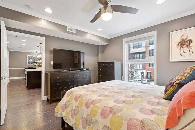 Building Photo - 1331 Grand St