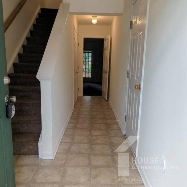 Building Photo - 304 Canewood Pl