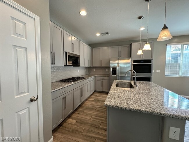 Building Photo - 12545 Skylight View St