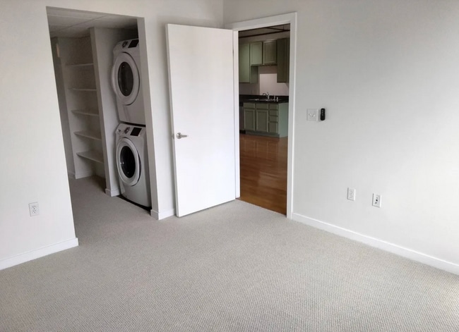 Building Photo - Amazing one bedroom one bathroom Denver Condo
