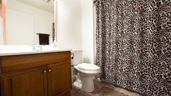 Building Photo - 5718 Champions Hill Dr