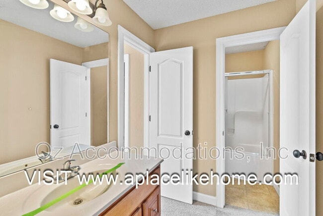 Building Photo - 807 SW Imperial Ln