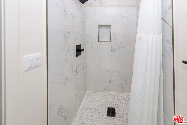Building Photo - 1656 S Crescent Heights Blvd