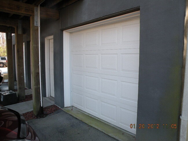 Building Photo - Beautiful Townhome in Tucker Creek