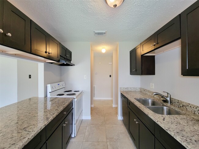 Building Photo - 8530 Quail Burg Ln
