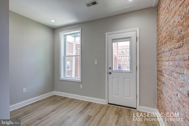 Building Photo - 1626 Monroe St NW