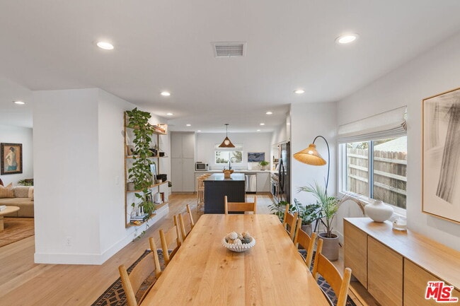 Building Photo - 5664 Coliseum St