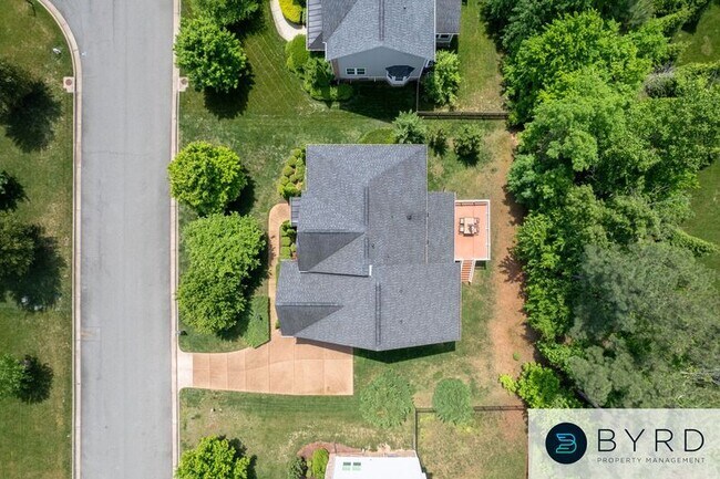 Building Photo - 6018 Red Setter Ln