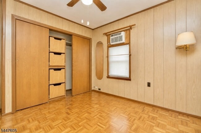 Building Photo - 425 Davis Ave