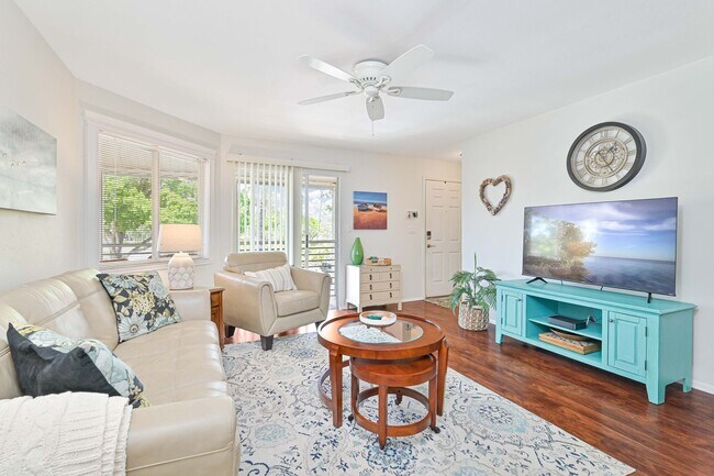 Building Photo - SHORT TERM RENTAL (9.10 - 12.31) - Fountain Lakes Condo