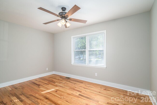 Building Photo - 412 Forest Dr