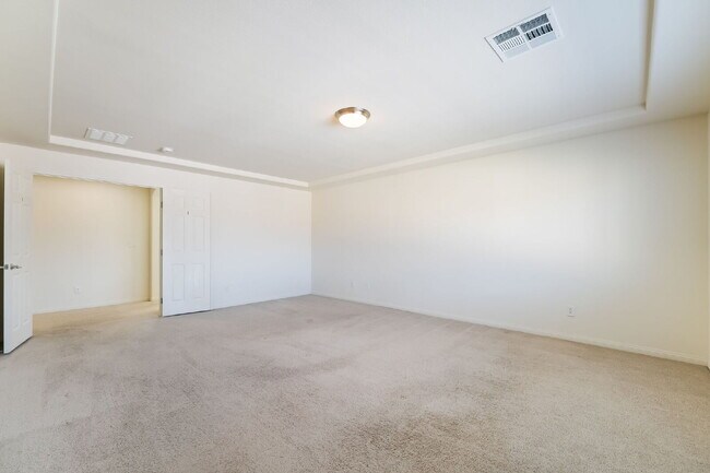 Building Photo - 4 bedroom home, 4 bathrooms,  with a fully self  contained casita with a 3 car garage