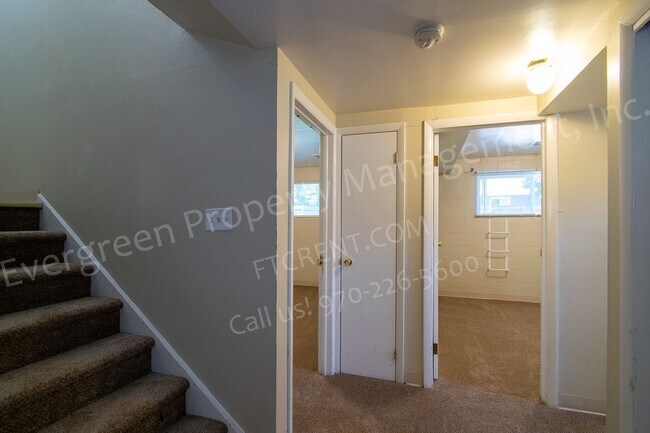 Building Photo - 1916 Larkspur Dr