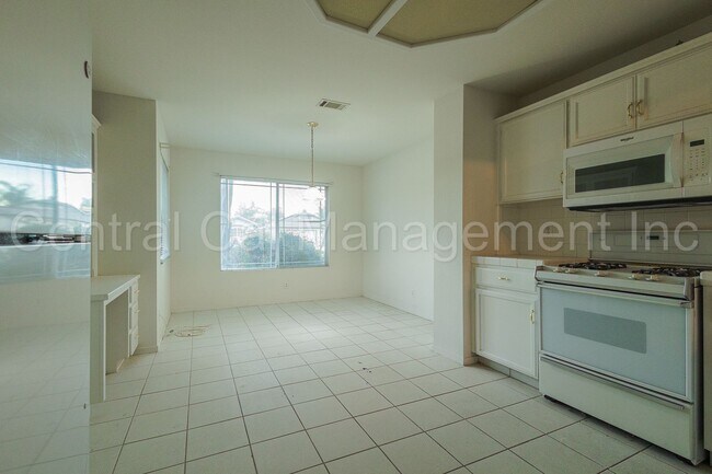 Building Photo - 3 Bedroom/2 Bath Home in RiverLakes - $225...