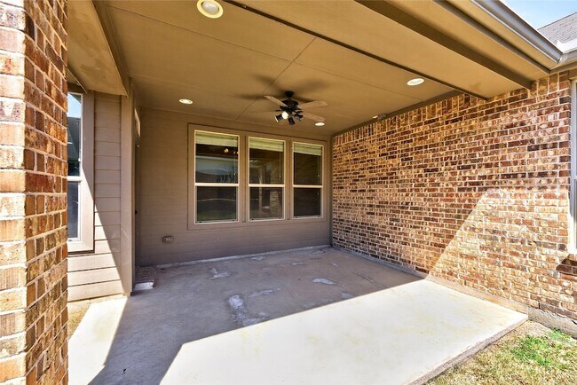 Building Photo - 417 Hackberry Dr