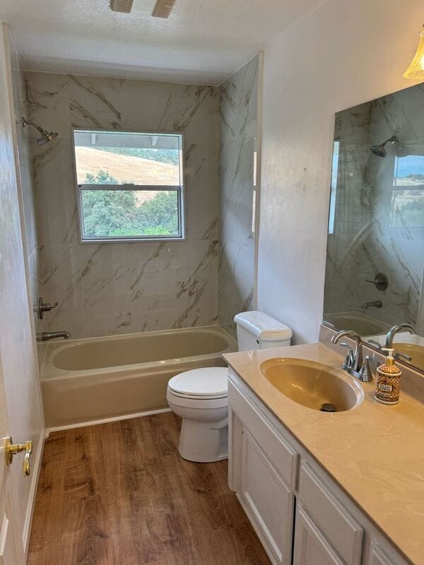 Building Photo - 3556 Mesa Verdes Dr