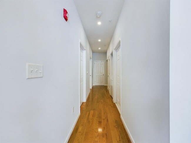 Building Photo - 137 Monticello Ave