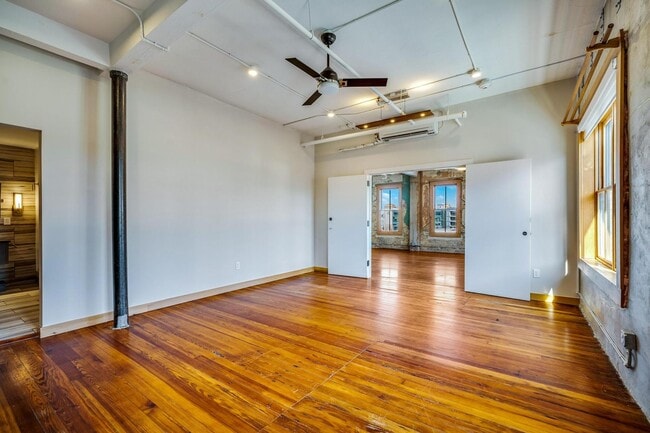 Building Photo - LUXURY   CONDOS IN THE HEART OF ALAMO CITY