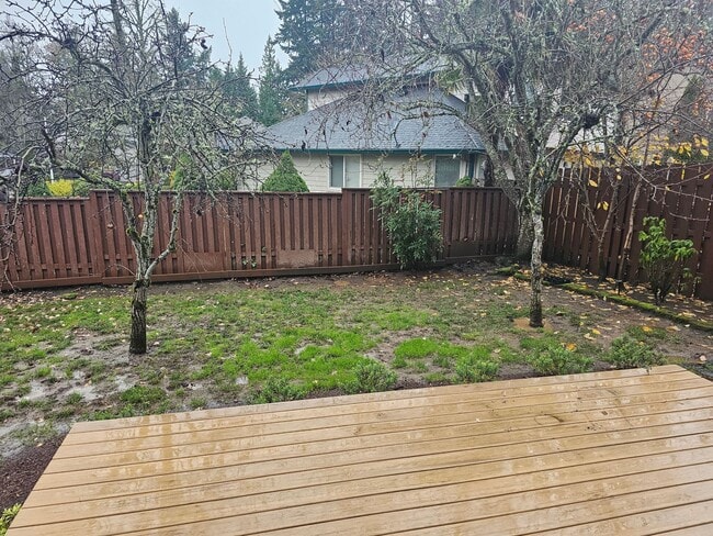 Building Photo - SUNNY & BRIGHT SINGLE FAMILY HOME IN HILLSBORO