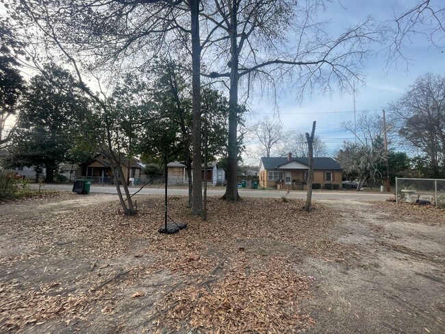 Building Photo - 2 Bed, 1 Bath House