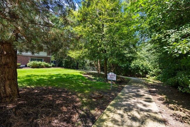Building Photo - 1419 S Fairfield Ave