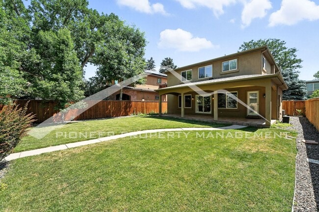 Building Photo - Luxury Meets Location – Impeccable 5BR Hom...