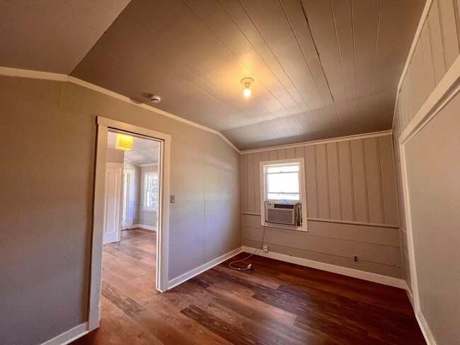 Building Photo - 362 S Willard Ave