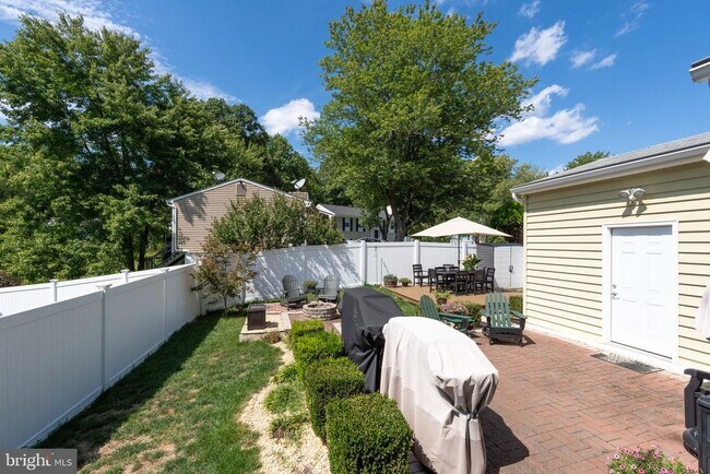 Building Photo - 8805 Rosanne Ct
