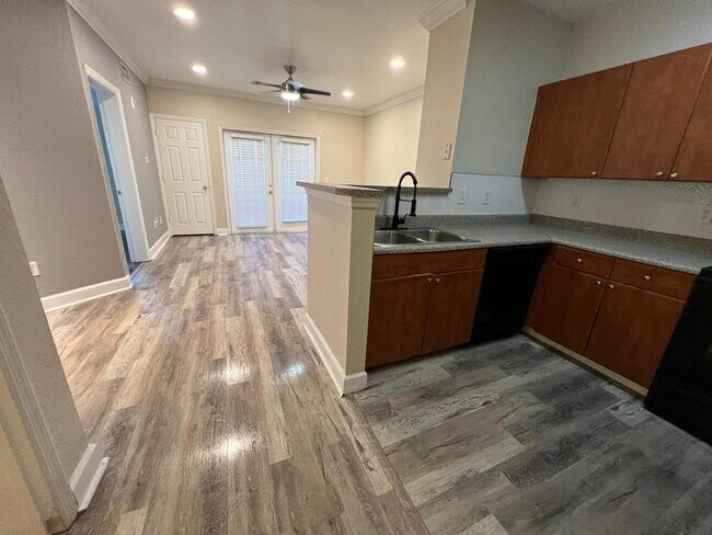 Building Photo - 202 E South St