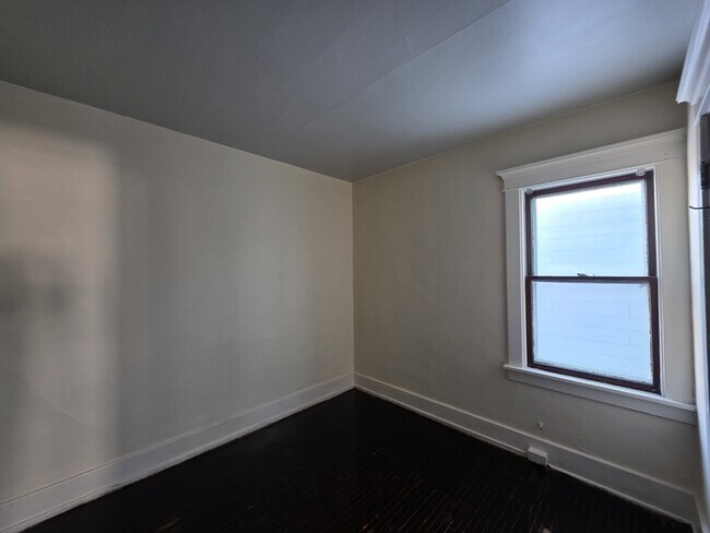 Building Photo - 14 Eckhert St