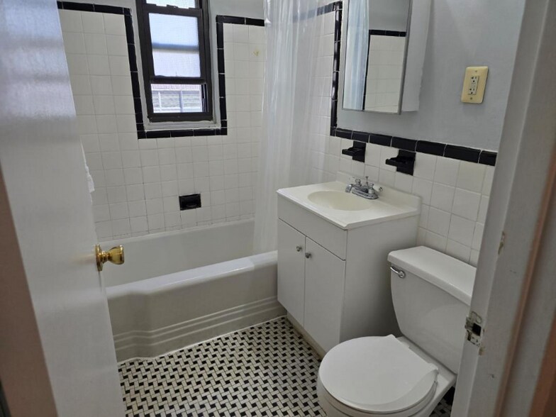 Building Photo - 2041 I St NW