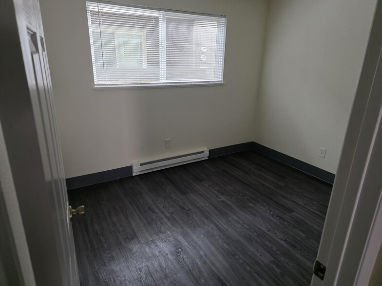 Building Photo - 300 Whitesell Ave W