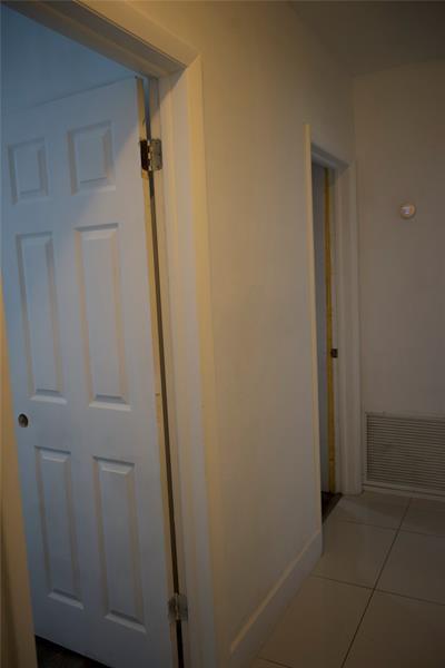 Building Photo - 11150 Peachtree Dr