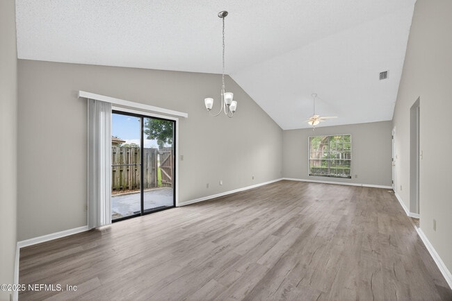 Building Photo - 2512 Bluffton Dr