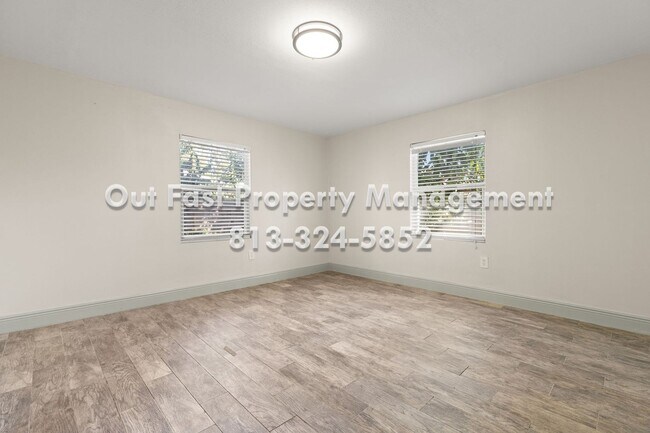 Building Photo - Private Yard Living with Recent Upgrades in Central Tampa